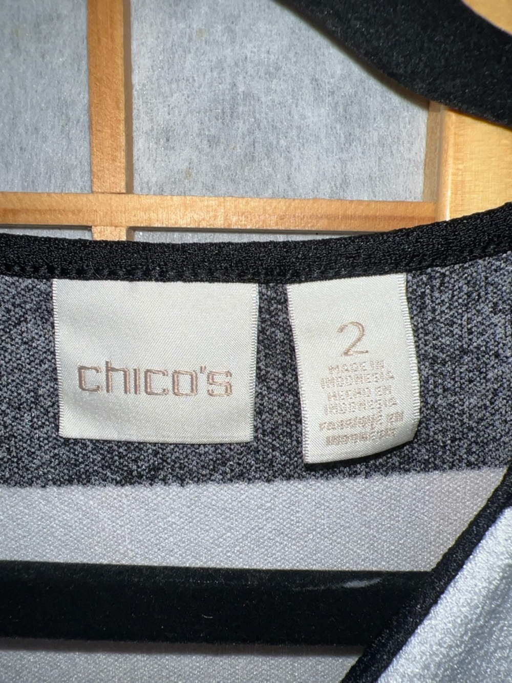 Chico’s size 2 (Large) Black White Chevron Wrap Top 3/4 Sleeve Blouse - Picture 2 of 6